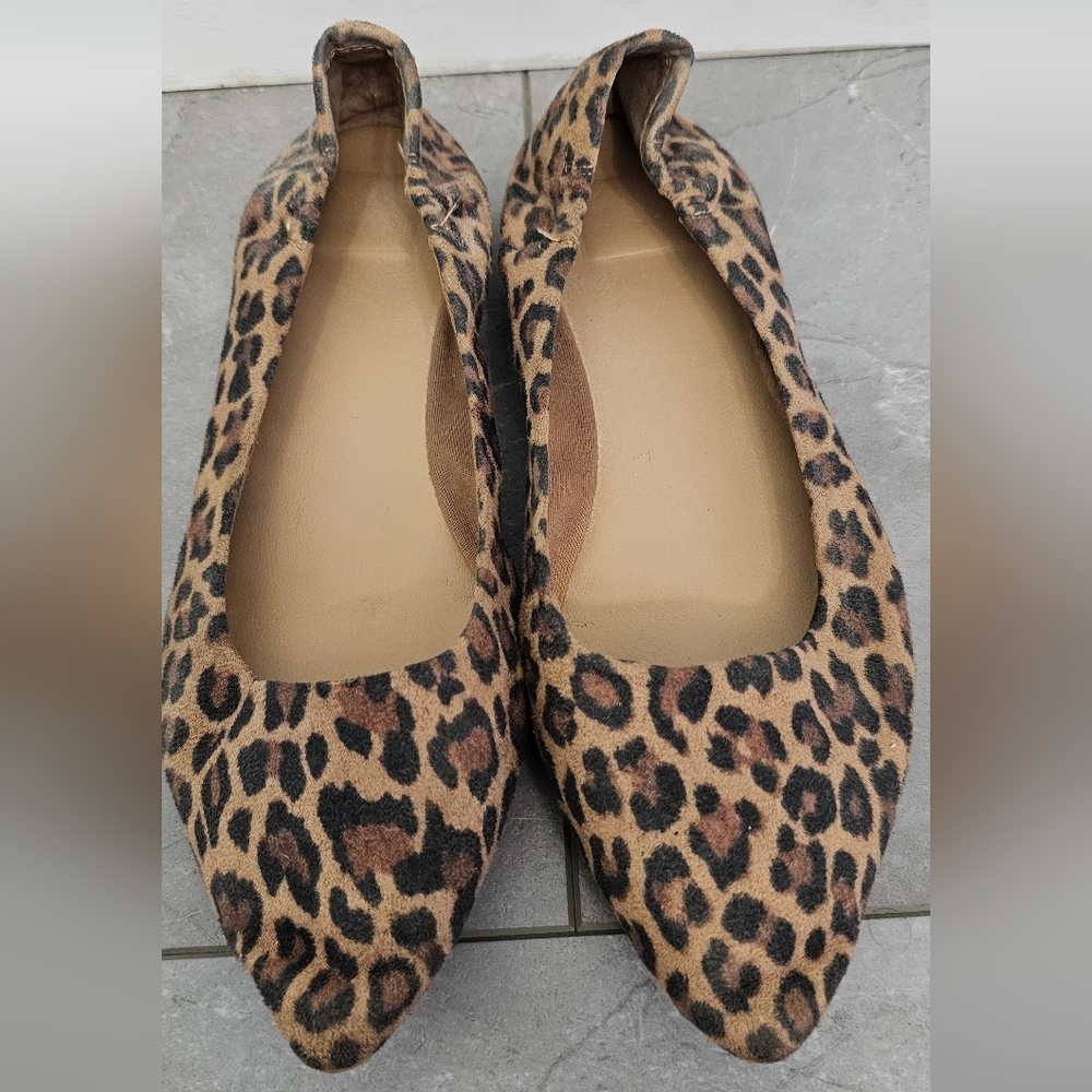 Jessica Suede Leopard Print Flats 8.5